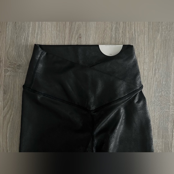 NWT OFFLINE By Aerie Real Me High Waisted Crossover Legging Black Metallic - M - Picture 3 of 9